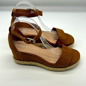 BCBGENERATION- Addie Velour Microsuede Brown Ankle Strap Wedge Slingback SZ 7.5